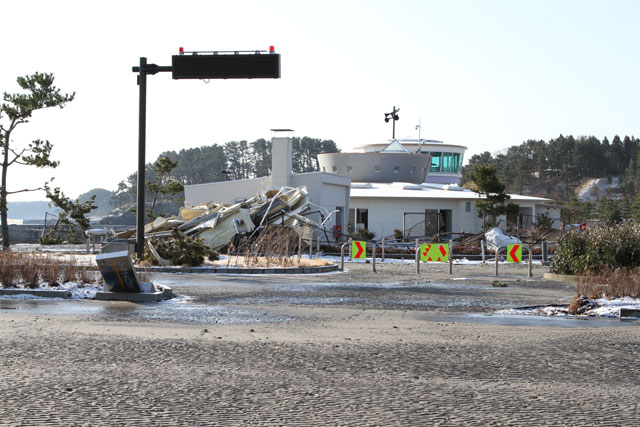 Damage / Taneichi office of Iwate Sea-Farming Association / Product promotion center / Seaside park