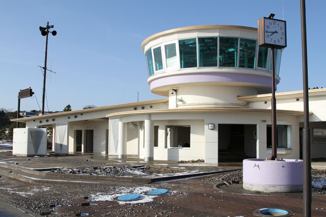 Damage / Taneichi office of Iwate Sea-Farming Association / Product promotion center / Seaside park