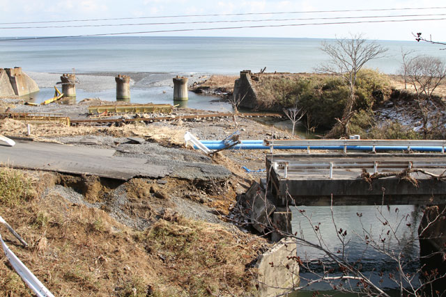 Taneichi office of Iwate Sea-Farming Association / Product promotion center / Seaside park / Railway bridge