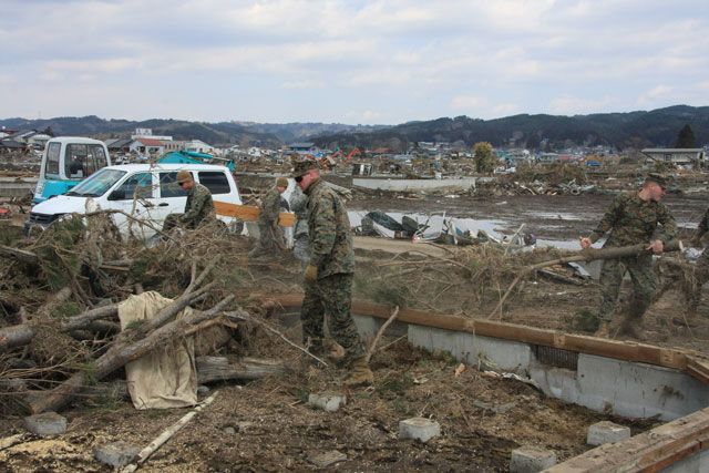 Support / Foreign volunteer / Clearance work of rubble