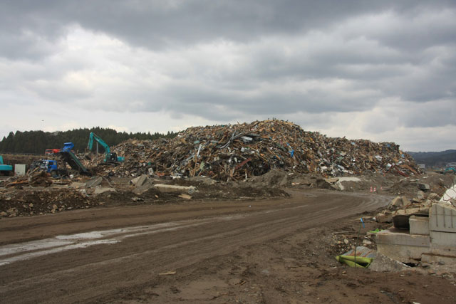 Apr, 2011 / Temporary place for disaster waste in Minamihama