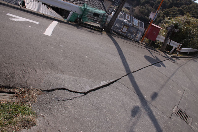 Matsugahama / Road / Fissure