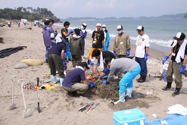 Volunteer / Seaside / Cleaning