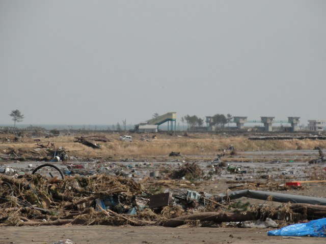 Damage / Direction of sea from Sakamoto crossing No.6 / Sakamoto station and Sluice gate of Sakamoto river