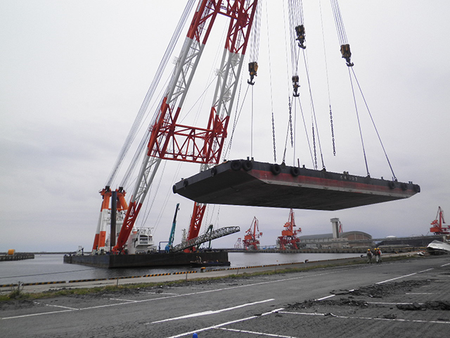 Harbor / Barge / Clearance working of No.2 quay barge