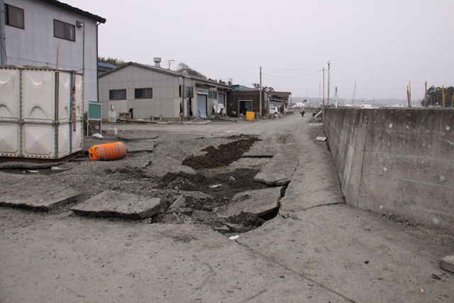 東宮浜 要害 道路 陥没