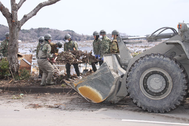 自衛隊 がれき 撤去