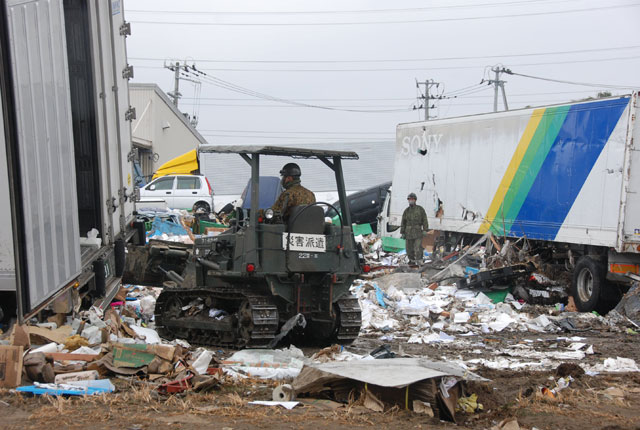 自衛隊 がれき 撤去