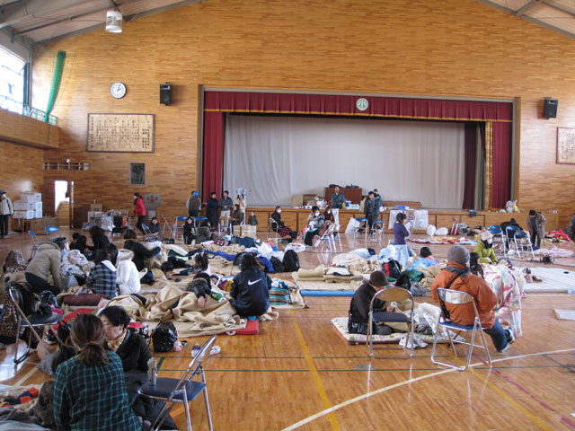 避難所 小学校体育館