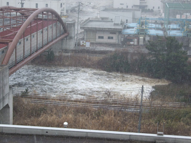 河川 津波 逆流