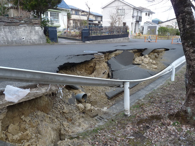 道路 崩落