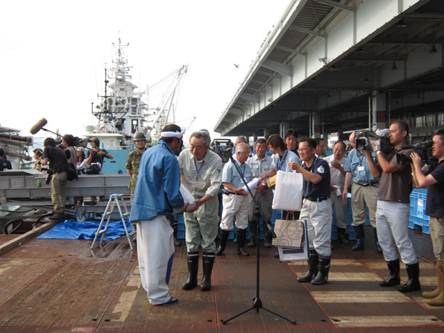 復興 カツオ一本釣船 初入港