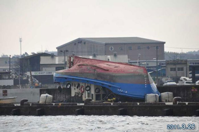 被災 港湾 塩釜港の埠頭付近