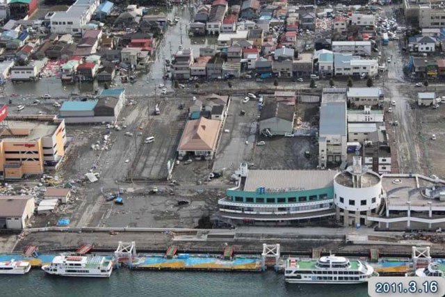 被災 空撮 航空写真 港町 中の島