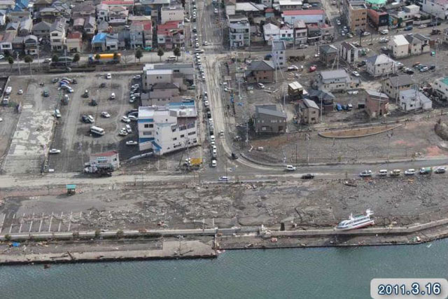 被災 空撮 航空写真 港町 中の島