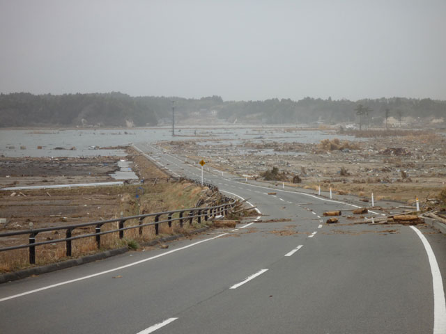 小高 被災 浦尻公会堂から北方向 海岸