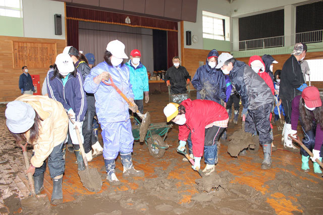 真野小学校 清掃活動