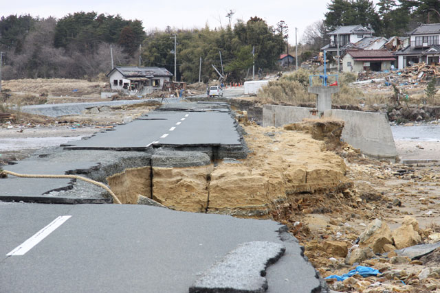 被災 今泉 道路 崩落