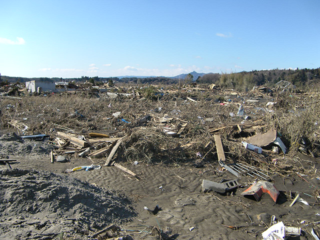 被災 県道38号 相馬亘理線 久根地内から南西方向  