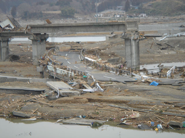 R45 気仙沼市 外尾川橋（橋梁歩道部流出）