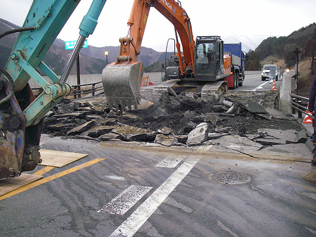 釜石市 仙人峠道路 緊急 復旧 