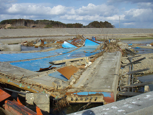 Kesennuma / Koizumiohashi / Blowing away