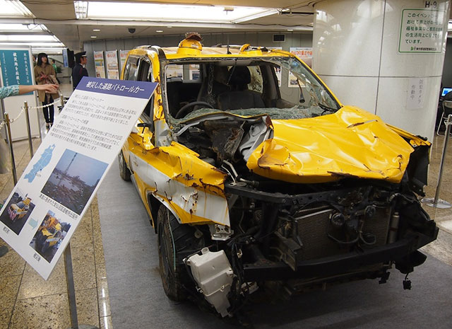 所有　被災した道路パトロールカー　展示　（気仙沼）