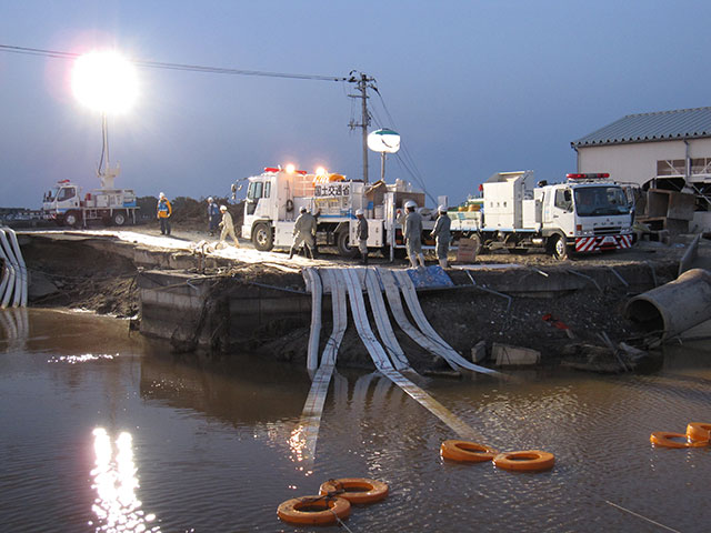 排水ポンプ 照明車