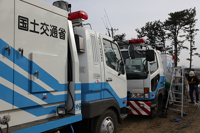 定川 排水作業 排水ポンプ車