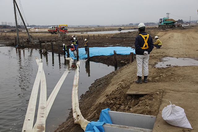 定川 排水作業