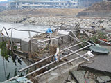 岩手県 山田町 農林課提供 平成23年3月15日 浦の浜水門(県小野主査撮影)