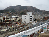 宮城県 女川町 被災  写真奥は桜ヶ丘 